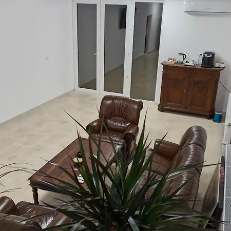아파트호텔 Casa Damian Drobeta 드로베타 투르누 세베린
